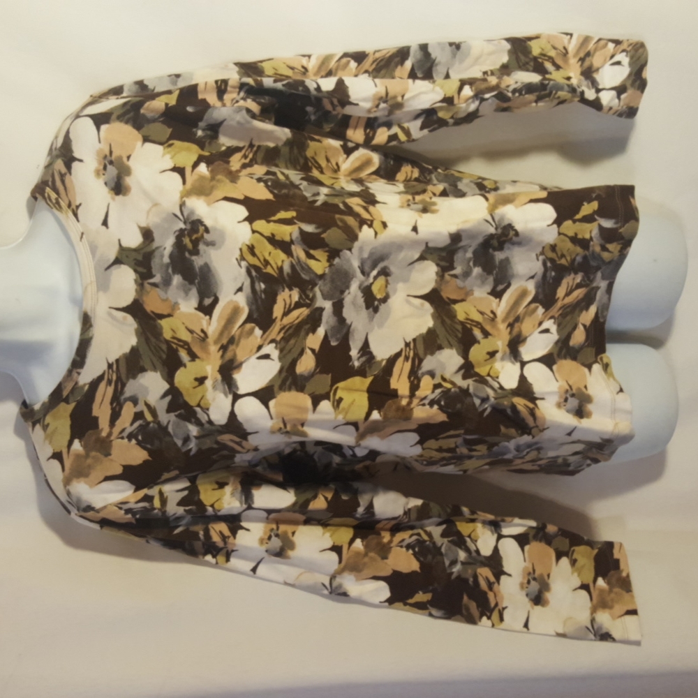Long Sleeve Women's  Top /Blouse  Floral - Large.